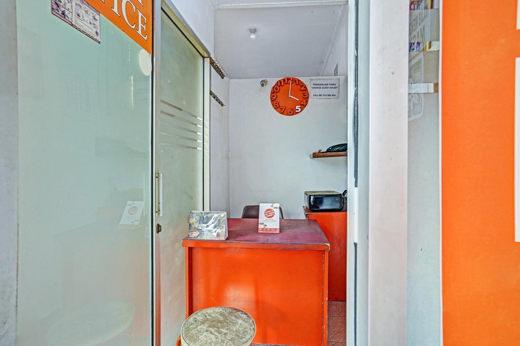 Oyo 90415 Havana Orange