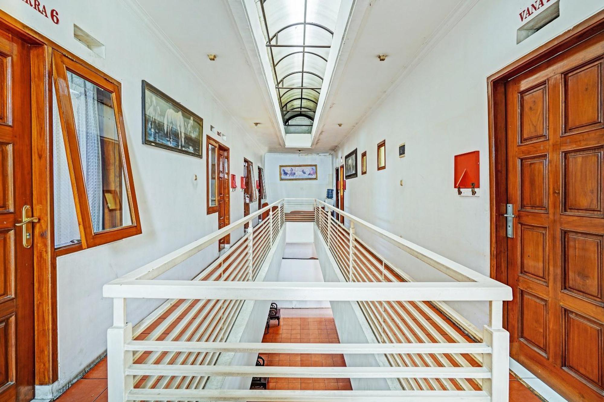 Oyo 90415 Havana Orange Hotel
